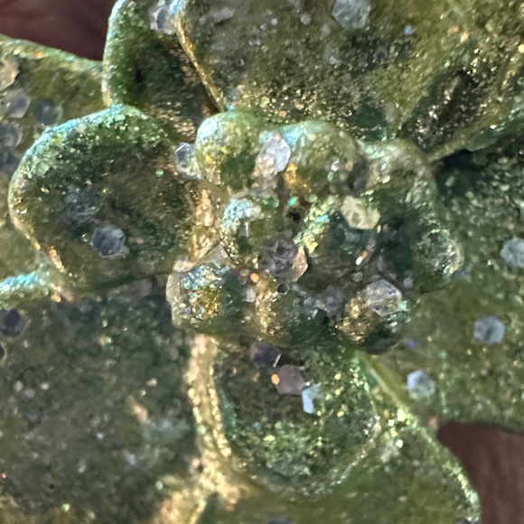 Chic Green Floral Statement Ring - Picture 6 of 17